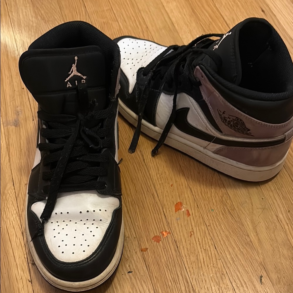 Nike Air Jordan 1s Mid sneakers